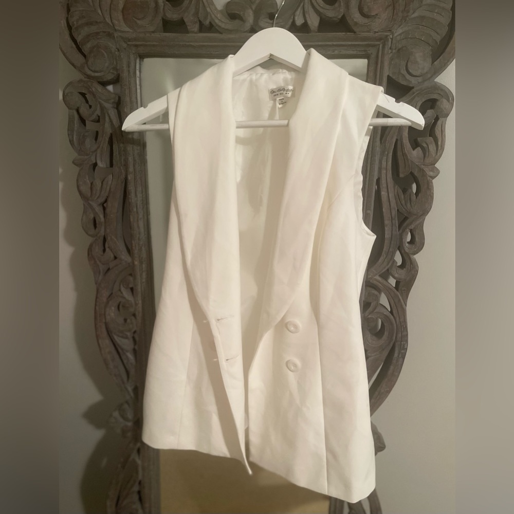 White Sleeveless Vest